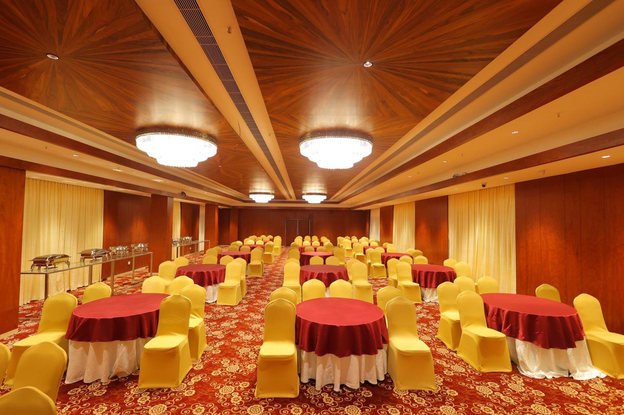 Icon Grand Hotel By Bhagini Bangalore Exterior foto
