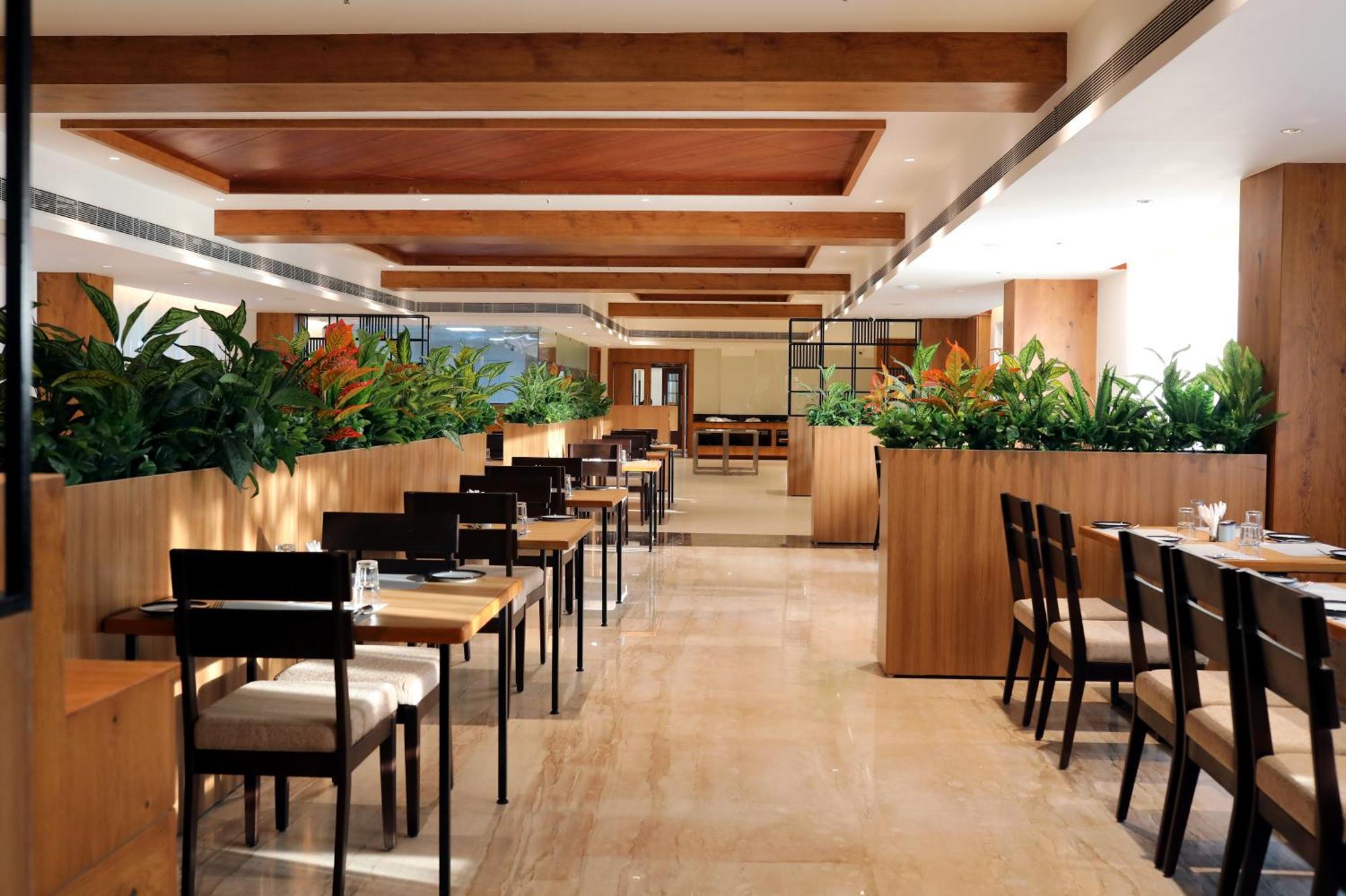 Icon Grand Hotel By Bhagini Bangalore Exterior foto