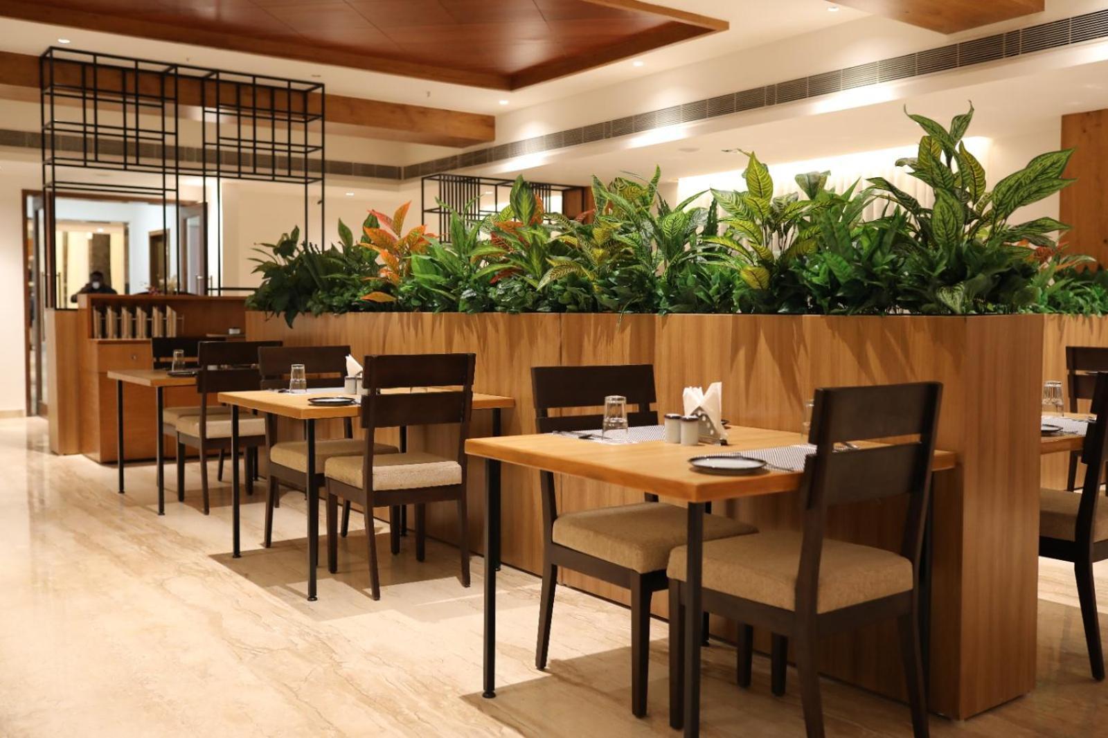 Icon Grand Hotel By Bhagini Bangalore Exterior foto
