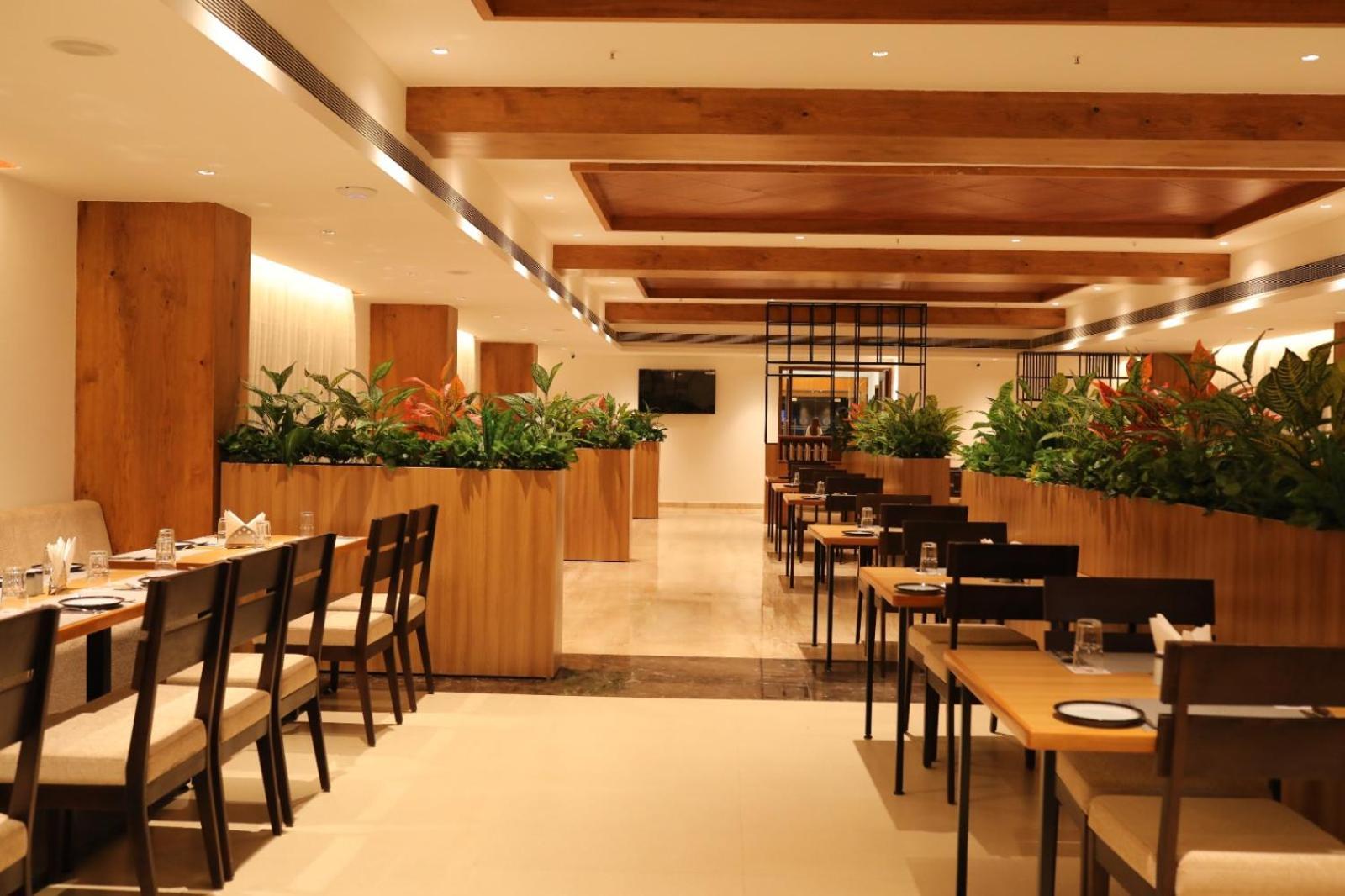 Icon Grand Hotel By Bhagini Bangalore Exterior foto